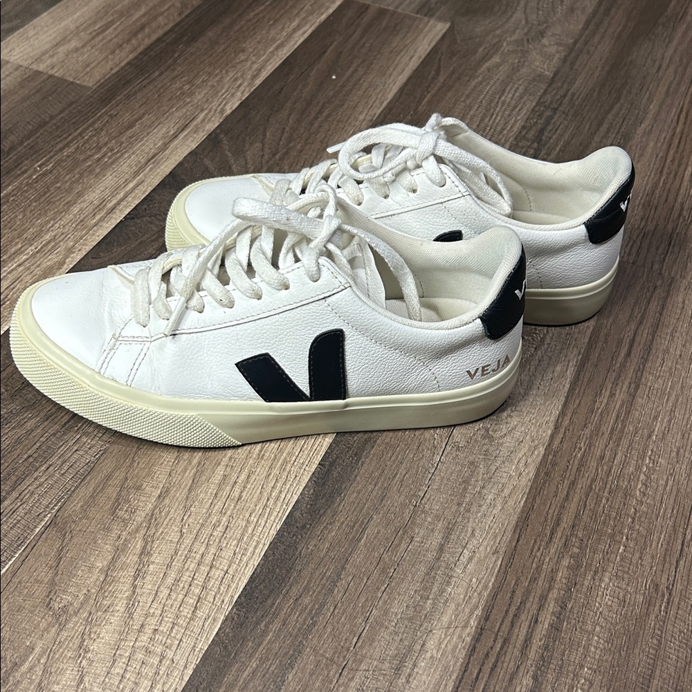 Veja Campo Sneakers Men’s, Size 7 White - Picture 3 of 9